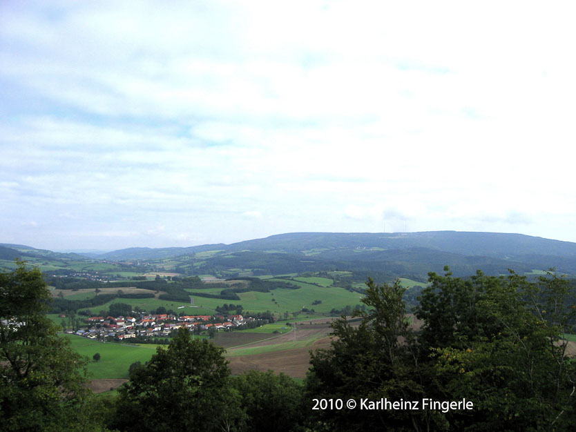 Blick von der Burgruine Reichenbach auf den Meißner