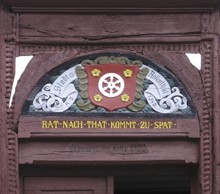 Vorschaubild Türgiebel Rathaus Rosenthal